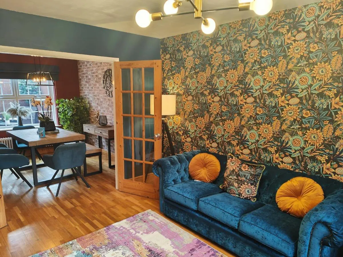 Boutique Abode - With Hot Tub Villa Chester Holiday home