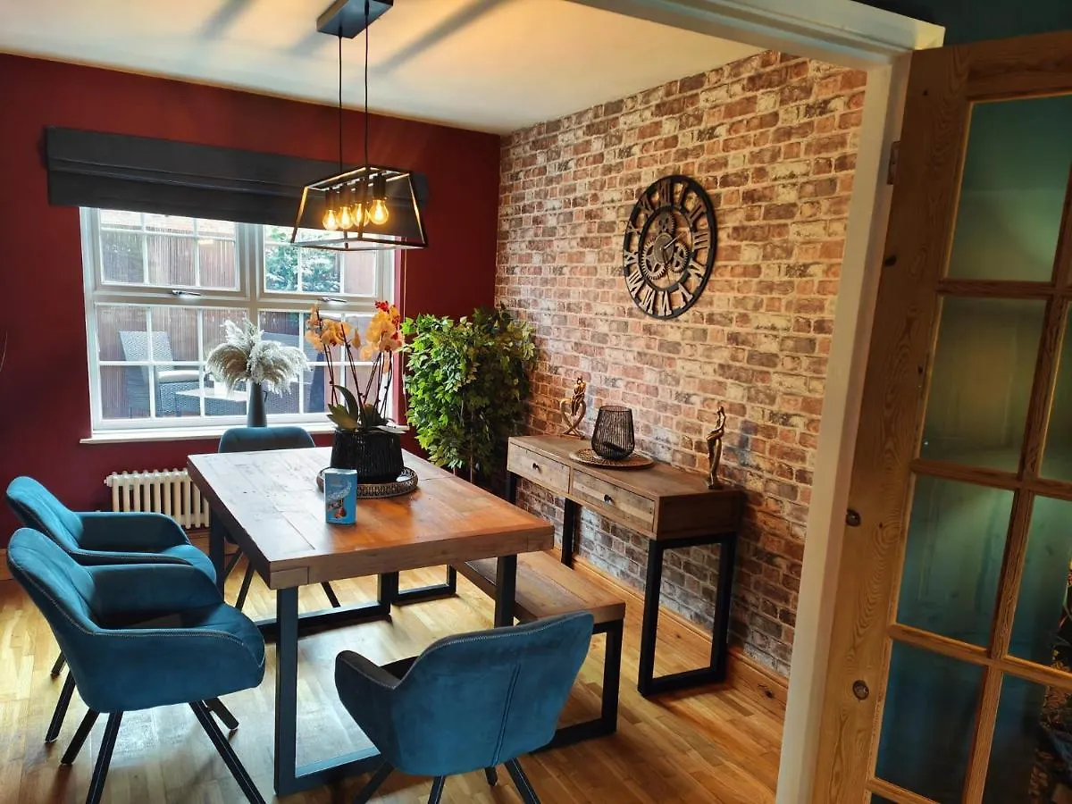 Boutique Abode - With Hot Tub Villa Chester